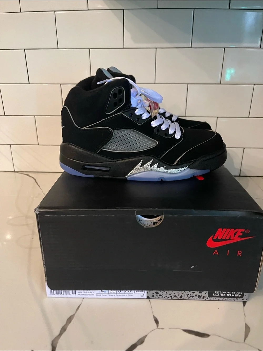 Mens Retro 5 Metallic Size 4.